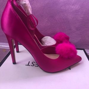 NEVER WORN Satin Pump with Fur Ball